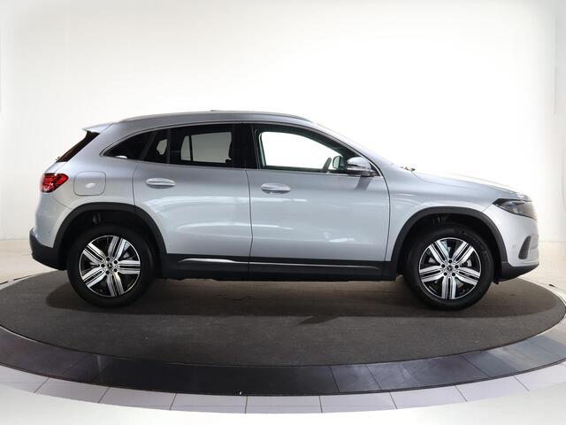 Mercedes-Benz EQA 250+ Business Solution Luxury 71 kWh | Panoramaschuifdak | Rijassistentie pakket | Achteruitrijcamera | Stoelverwarming | Dodehoekassistent |