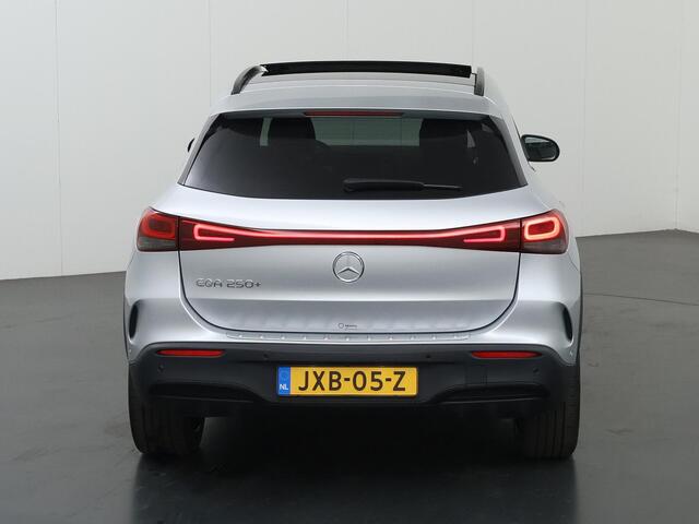 Mercedes-Benz EQA 250+ AMG Line 71 kWh | Panoramadak | Premium pakket | Advanced audio | Draadloos telefoonladen |