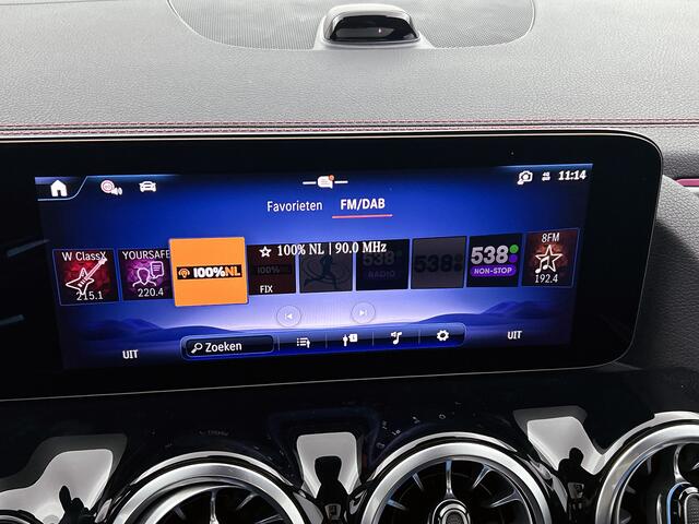 Mercedes-Benz EQA 250+ Business Solution AMG 71 kWh | Nightpakket | Trekhaak | Panoramaschuifdak | Smartphone integratie | Head-up display | 360° camera | Burmester Sound systeem | Augmented Reality navigatie | Memorypakket |