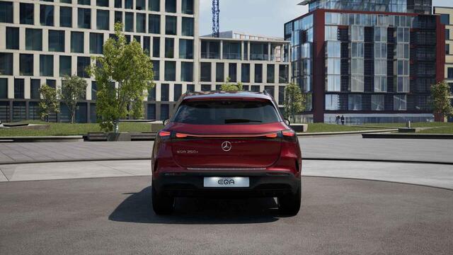 Mercedes-Benz EQA 250+ Business Solution AMG 71 kWh | Panoramaschuifdak | Head-up | Burmester | Winterpakket | 20"LM velgen | Trekhaak |