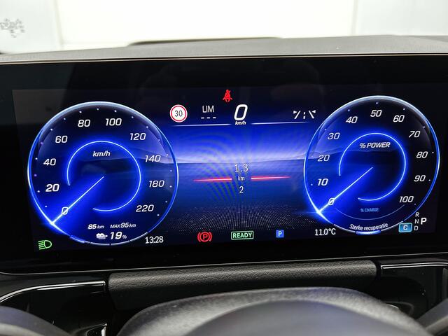 Mercedes-Benz EQA 250+ Business Solution AMG 71 kWh | Nightpakket | GUARD 360° Plus | DISTRONIC | 20 inch multispaaks velgen | Smartphone integratie | Panoramaschuifdak |