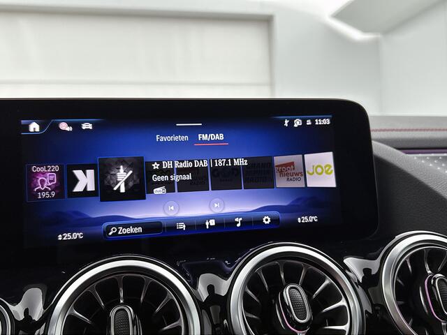 Mercedes-Benz EQA 250+ Business Solution AMG 71 kWh | Premium pakket | Nightpakket | Smartphone integratie | GUARD 360° Plus | Panoramaschuifdak | 360° camera | Sierdelen Star Pattern |