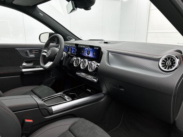 Mercedes-Benz EQA 250+ Business Solution AMG 71 kWh | Nightpakket | GUARD 360° Plus | Trekhaak | Smartphone integratie | Panoramaschuifdak | Stuurwielpaddles | Sfeerverlichting |