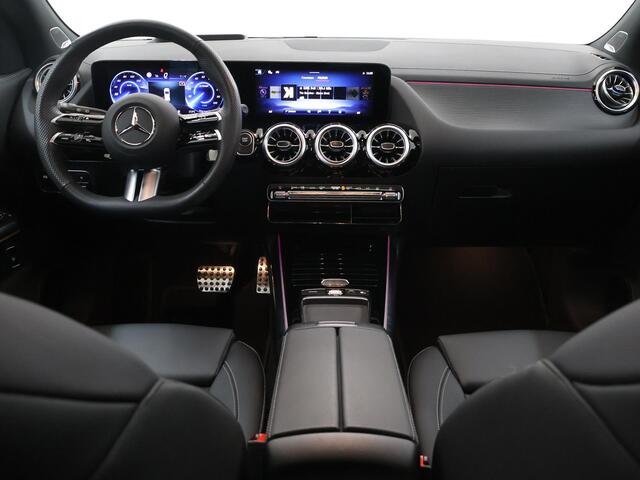 Mercedes-Benz EQA 300 4MATIC AMG Line 67 kWh | Night | Burmester | Panoramadak | Memory | Trekhaak | 20" lichtmetalen velgen |