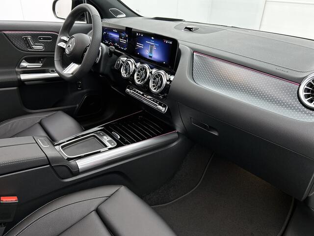 Mercedes-Benz EQA 250+ Business Solution AMG 71 kWh | Premium pakket | Nightpakket | AMG leder pakket | DISTRONIC | Panoramaschuifdak | 20 inch multispaaks lichtmetalen velgen | Smartphone integratie | 360° camera |