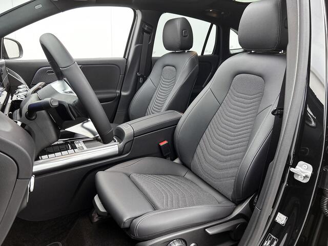 Mercedes-Benz EQA 250+ Business Solution Luxury 71 kWh | Trekhaak | Sierdelen in Star Pattern | Warmtewerend, donkergetint glas | Smartphone integratie | Panoramaschuifdak | 18 inch multispaakse lichtmetalen velgen |