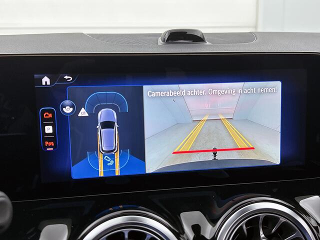 Mercedes-Benz EQA 250+ Business Solution Luxury 71 kWh | Trekhaak | Sierdelen in Star Pattern | Warmtewerend, donkergetint glas | Smartphone integratie | Panoramaschuifdak | 18 inch multispaakse lichtmetalen velgen |