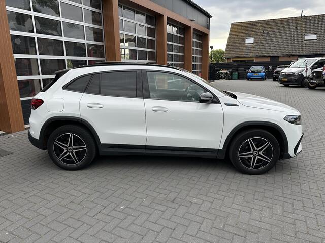 Mercedes-Benz EQA 250 Business Solution AMG 67 kWh | Panoramadak | Sfeerverlichting | Apple Carplay |
