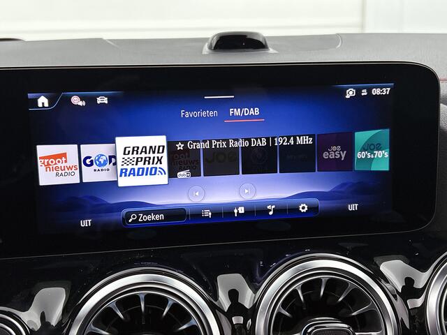 Mercedes-Benz EQA 250+ Business Solution AMG 71 kWh | Premium pakket | Winterpakket | Nightpakket | Trekhaak | Panoramaschuifdak | DISTRONIC | 20 inch multispaaks lichtmetalen velgen |