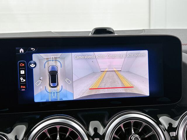 Mercedes-Benz EQA 250+ Business Solution AMG 71 kWh | Premium pakket | Nightpakket | Parkeerpakket | Panoramaschuifdak | 360° camera | 19 inch tienspaaks lichtmetalen AMG-velgen | Smartphone integratie |