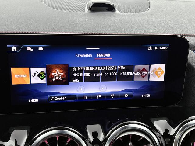 Mercedes-Benz EQA 250+ Business Solution AMG 71 kWh | Premium pakket | Nightpakket | DISTRONIC | Panoramaschuifdak | 360° camera | 20 inch multispaaks lichtmetalen velgen | Burmester Surround Sound |