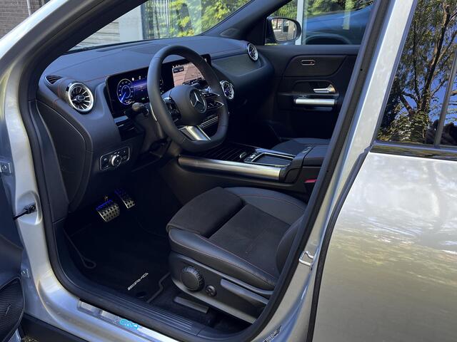 Mercedes-Benz EQA 250+ AMG | Night Pakket | Panoramadak | Trekhaak | Dodehoekassistent | Apple CarPlay | Android Auto | Advanced Sound System | Stoelverwarming | Sfeerverlichting | Parkeersensoren | Achteruitrijcamera | Elektrische Achterklep
