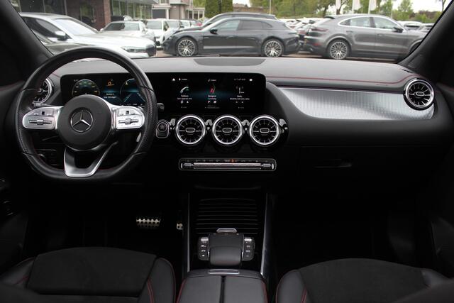 Mercedes-Benz EQA 250 Edition 1 67 kWh / Trekhaak / Panoramadak / 360Camera / Burmester / Leder&Alcantara / 19'' / CarPlay / Stoelverwarming / DAB / Dodehoek / Cruise Control