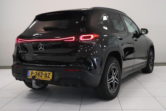 Mercedes-Benz EQA 250 Business Solution AMG 67 kWh | Camera | Trekhaak | Key-Less | SoH 94,8% | AMG | LED | Burmester |