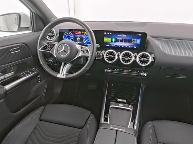 Mercedes-Benz EQA 300 4MATIC Luxury Line 71 kWh Ledkoplampen | Dodehoekassistent | Parkeerpakket met achteruitrijcamera | Stoelverwarming voor. Inclusief 24 maanden Mercedes-Benz Certified garantie voor Europa.