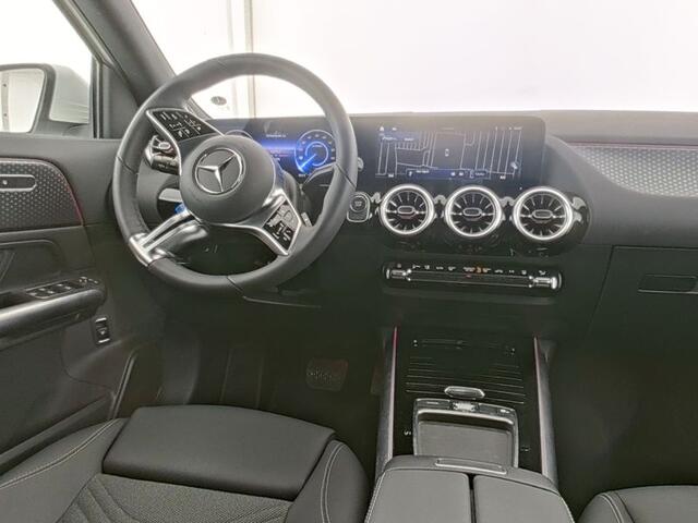 Mercedes-Benz EQA 300 4MATIC Progressive 71 kWh | Dodehoekass. | Sfeerverlichting | Stuur en Stoelverwarming | Parkeerpakket met Camera | CarPlay | Inclusief 24 maanden Mercedes-Benz Certified garantie voor Europa.