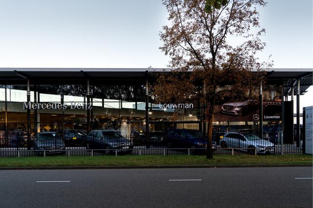 Mercedes-Benz EQA 300 4MATIC Progressive 71 kWh | Dodehoekass. | Sfeerverlichting | Stuur en Stoelverwarming | Parkeerpakket met Camera | CarPlay | Inclusief 24 maanden Mercedes-Benz Certified garantie voor Europa.