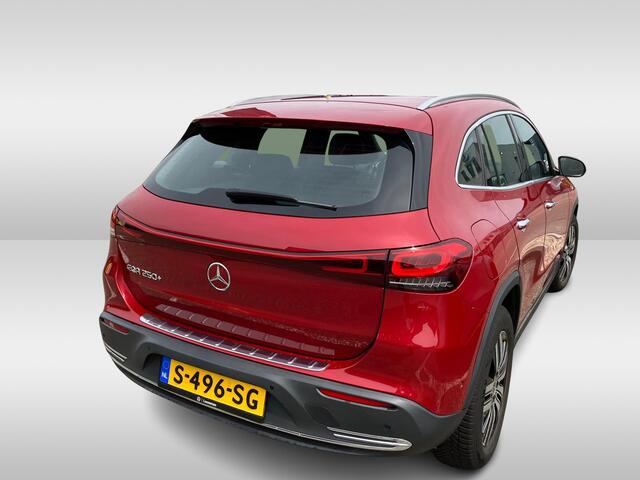 Mercedes-Benz EQA 250+ Luxury Line 71 kWh / SoH 93,4% / Camera / Leder / CarPlay / Keyless / 18'' / Stoelverwarming / DAB / Cruise Control