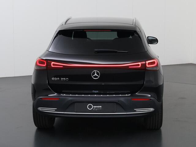 Mercedes-Benz EQA 250 Luxury 67 kWh | Trekhaak | Stoelverwarming |