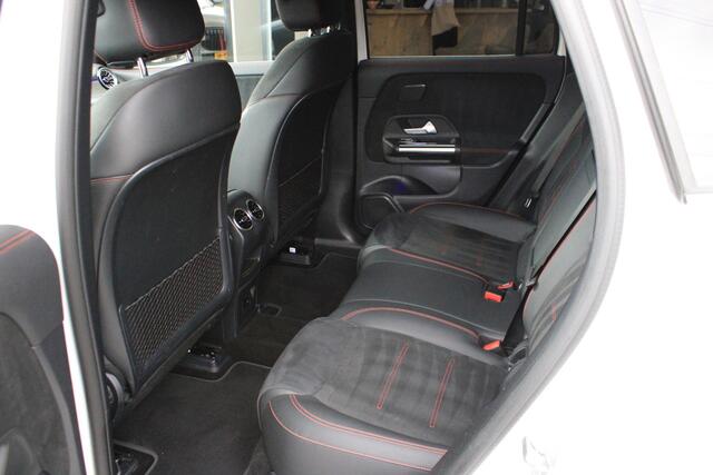 Mercedes-Benz EQA 250 AMG Camera | Trekhaak | Keyless | Widescreen | Sfeerverlichting | 94,2% SOH | Dealer Onderhouden