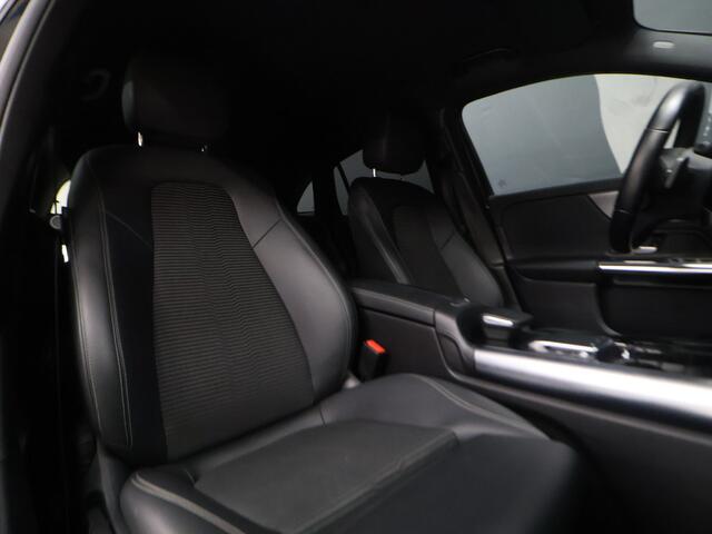 Mercedes-Benz EQA 250 Business Solution Luxury 67 kWh [ADAPTIVE CRUISE, STOELVERWARMING, CAMERA, SFEERVERLICHTING, PDC V + A, CLIMATE, NAVIGATIE, DIGITAL DASH, ELEKTRISCHE ACHTERKLEP, KEYLESS START, DODEHOEKASSISTENT, LED]