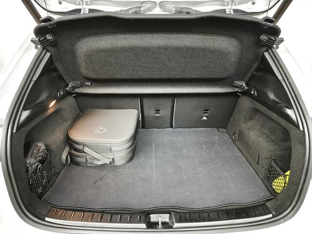 Mercedes-Benz EQA 250 AMG Line 67 kWh | Camera | Keyless Entry | Elektrische achterklep |