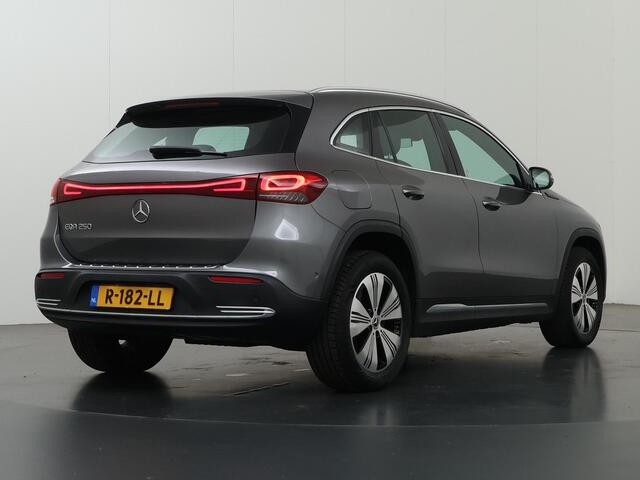 Mercedes-Benz EQA 250 Business Solution Luxury 67 kWh | Trekhaak | Stoelverwarming |
