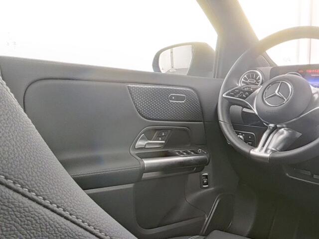 Mercedes-Benz EQA 250+ Business Line 71 kWh Ledkoplampen | Parkeerpakket met achteruitrijcamera |Sfeerverlichting | Dodehoekassistent. Inclusief 24 maanden MB Certified garantie voor Europa.