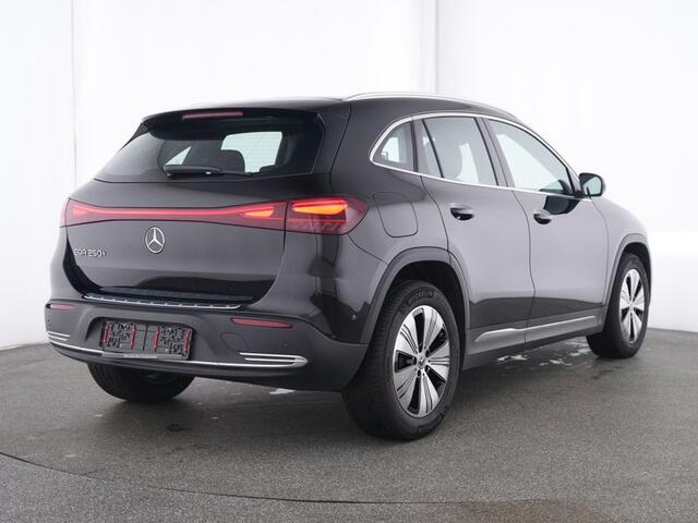 Mercedes-Benz EQA 250+ Business Line 71 kWh Ledkoplampen | Parkeerpakket met 360°-camera | Stoelverwarming | EASY-PACK achterklep. Inclusief 24 maanden MB Certified garantie voor Europa.