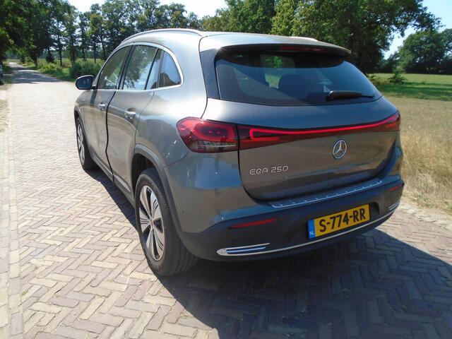 Mercedes-Benz EQA 250 Business Solution AMG 67 kWh 1e eigenaar