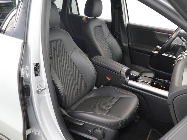Mercedes-Benz EQA 250 Business Solution Luxury 67 kWh | Achteruitrijcamera | Extra getint glas | Sfeerverlichting | Stoelverwarming |