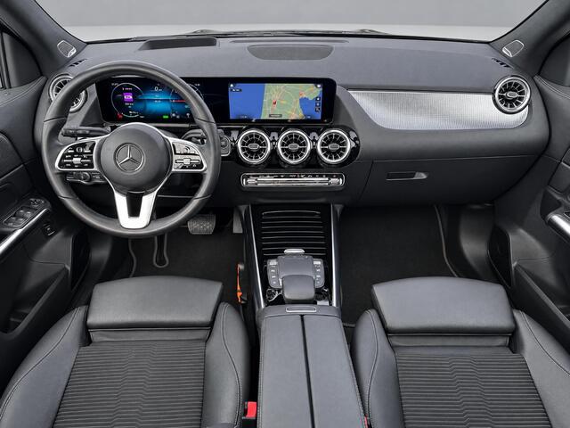 Mercedes-Benz EQA 250 Business Solution Luxury 67 kWh | Panoramadak | Burmester | Head-Up display