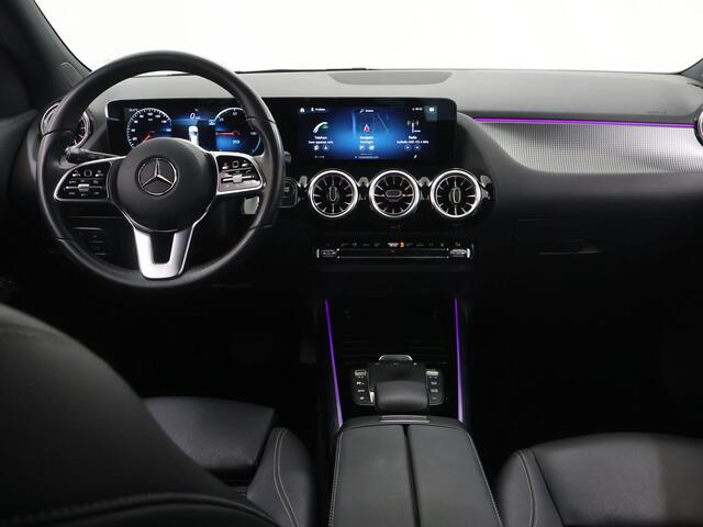 Mercedes-Benz EQA 300 4MATIC Business Solution Luxury 67 kWh | Stoelverwarming | Parktronic | Achteruitrijcamera | Sfeerverlichting |