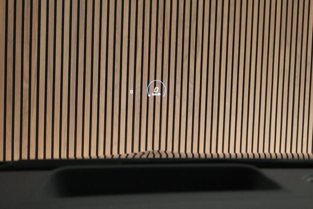 Mercedes-Benz EQA 250 190pk AMG Line 67 kWh SOH 98% Trekhaak 360Camera Memory HUD Burmester Panoramadak Navigatie