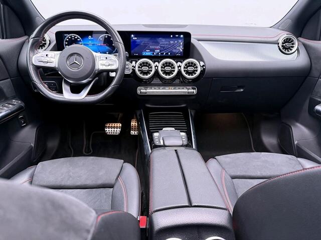 Mercedes-Benz EQA 250 Business Solution AMG 67 kWh | AMG Line | Night Pakket | Panoramadak | Sfeerverlichting | Ledkoplampen. Inclusief 24 maanden MB Certified garantie voor Europa.