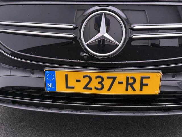 Mercedes-Benz EQA 250 Business Solution AMG 67 kWh | AMG Line | Night Pakket | Panoramadak | Sfeerverlichting | Ledkoplampen | Memory Voorstoelen. Inclusief 24 maanden Mercedes-Benz Certified garantie voor Europa.