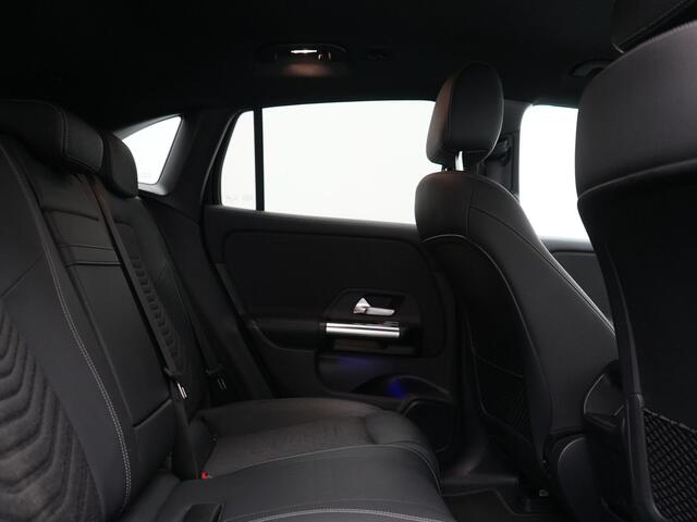 Mercedes-Benz EQA 250 Luxury Line 67 kWh 190pk Dealer O.H | Adaptive Cruise | Camera | Apple Carplay | Sportstoelen Verwarmd | Blis | Sfeerverlichting | DAB | Navigatie | Virtual | 18"L.M