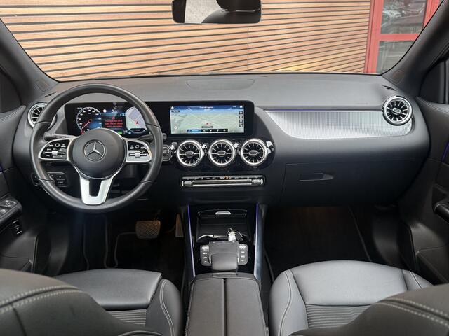 Mercedes-Benz EQA 250 Electric Art 67 kWh Panodak / Trekhaak / Navi / Clima / Camera