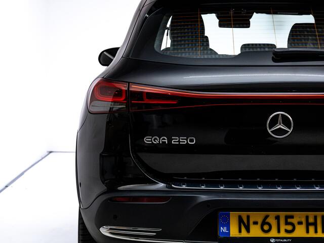 Mercedes-Benz EQA 250 Business Solution Luxury 67 kWh | SOH 96% | Stoelverw. | Sfeerverl. | Camera | Led+ | Adaptive Cruise Elektrische klep, All-season, Rijklaarprijs!