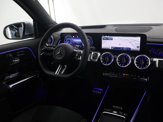 Mercedes-Benz EQB 250+ AMG Line 71 kWh | Panoramaschuifdak | Head-up display | Keyless go | Stoelverwarming | Smartphone-integratie |