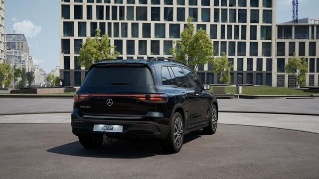 Mercedes-Benz EQB 250+ Business Solution AMG 71 kWh | Trekhaak | Nightpakket | Premium pakket | Parkeerpakket met 360°-camera | EASY PACK achterklep | Extra USB-poorten | KEYLESS-GO comfort pakket | Head-up display | Dodehoekassistent |