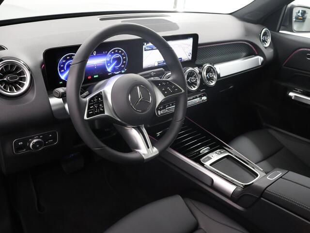 Mercedes-Benz EQB 250+ Luxury Line 71 kWh | Achteruitrijcamera | Panoramaschuifdak | DAB + | Stoelverwarming | Keyless go |