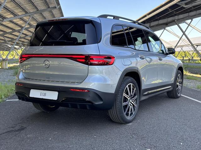 Mercedes-Benz EQB 250+ AMG Line 71 kWh | Night | Panoramadak | Burmester | 360 camera | Memory stoelen |
