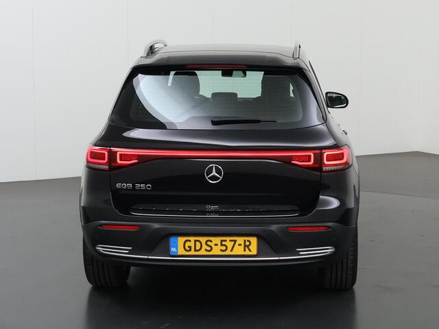 Mercedes-Benz EQB 250 Business Line | 7 persoons | Dodehoek ass. | Stoelverwarming | Sfeerverlichting | Achteruitrijcamera