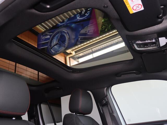 Mercedes-Benz EQB 250+ Business Solution AMG 71 kWh | Night | Panoramadak | Trekhaak | Burmester | Memory stoelen | Head-up display | Sfeerverlichting |