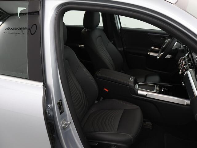 Mercedes-Benz EQB 250+ Essential Line 71 kWh | Stoelverwarming | Parktronic | Easy pack achterklep