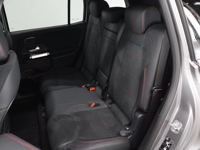 Mercedes-Benz EQB 250+ AMG Line 71 kWh | Verstelbare demping | Panoramaschuifdak | Keyless go | Stoelverwarming |