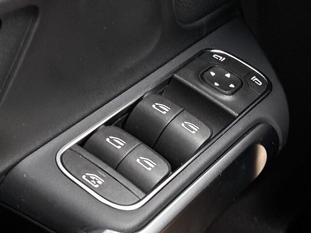 Mercedes-Benz EQB 250+ Business Solution 71 kWh | Parkeerpakket met achteruitrijcamera | EASY PACK achterklep | Sfeerverlichting | Stoelverwarming voor | Licht- en zicht pakket | USB-pakket | Zitcomfortpakket |