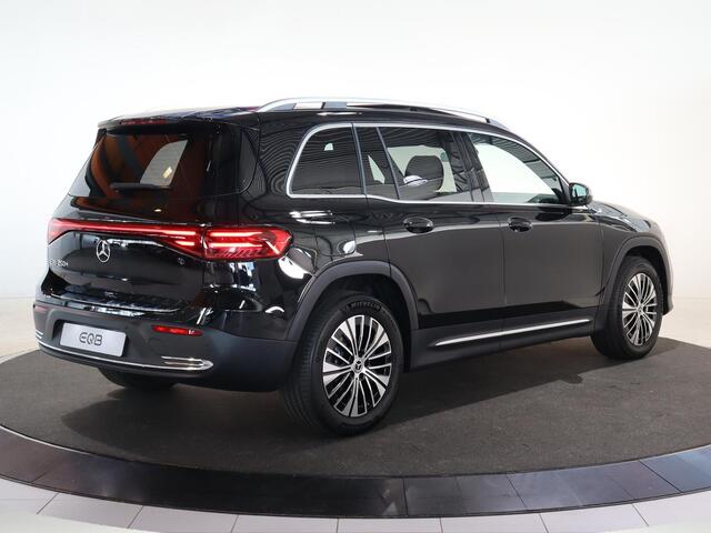 Mercedes-Benz EQB 250+ Business Line 71 kWh | Trekhaak | Panoramaschuifdak | Privacy glas | Distronic | 18-Inch