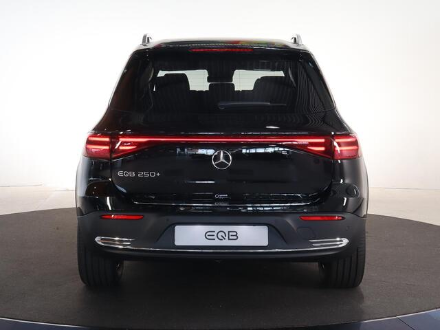 Mercedes-Benz EQB 250+ Business Line 71 kWh | Trekhaak | Panoramaschuifdak | Privacy glas | Distronic | 18-Inch